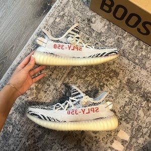 Yeezy Boost 350 V2 Zebra